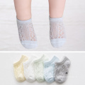 Hochwertige Großhandel Sommer Ultradünne Baby Weiße Spitze Mesh Atmungsaktive Socken Für Neugeborene